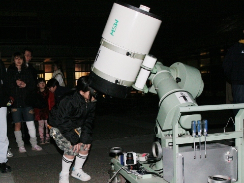 35cm望遠鏡を使った天体観望の様子